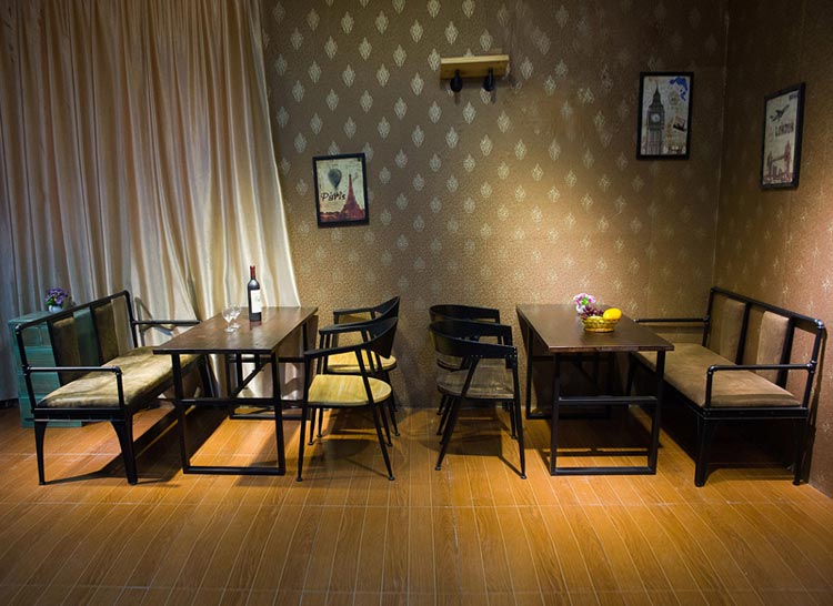 夢達鋼木快餐桌椅實景圖片