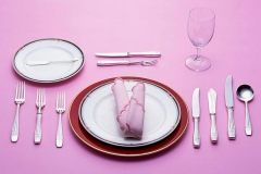 西餐廳餐桌上的餐具如何擺放?