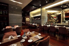 西餐廳餐桌上的餐巾藝術